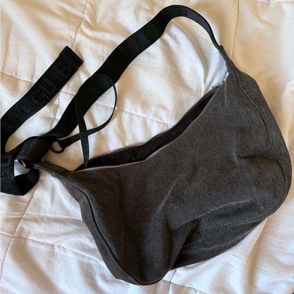 BAGGU Denim Crescent Shoulder Bag Medium Size - Picture 2 of 5